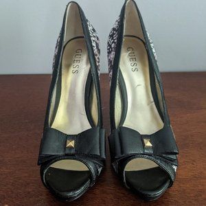 GUESS S7 Soft Fabric Floral Print Heel